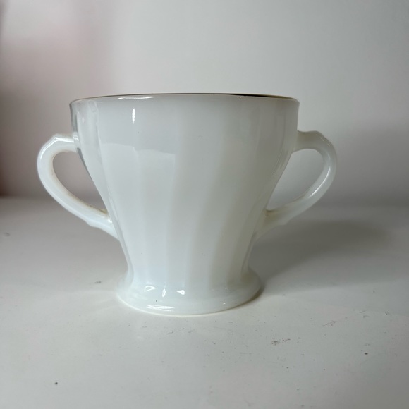 SOLD - Antique Vintage Fire King Creamer and Sugar set - Picture 4 of 14